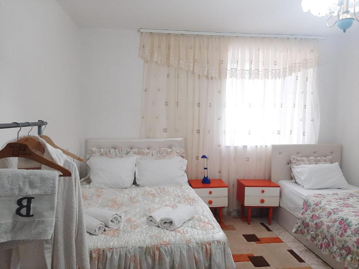 Vrenjo Guesthouse Gjirokastra Kültér fotó