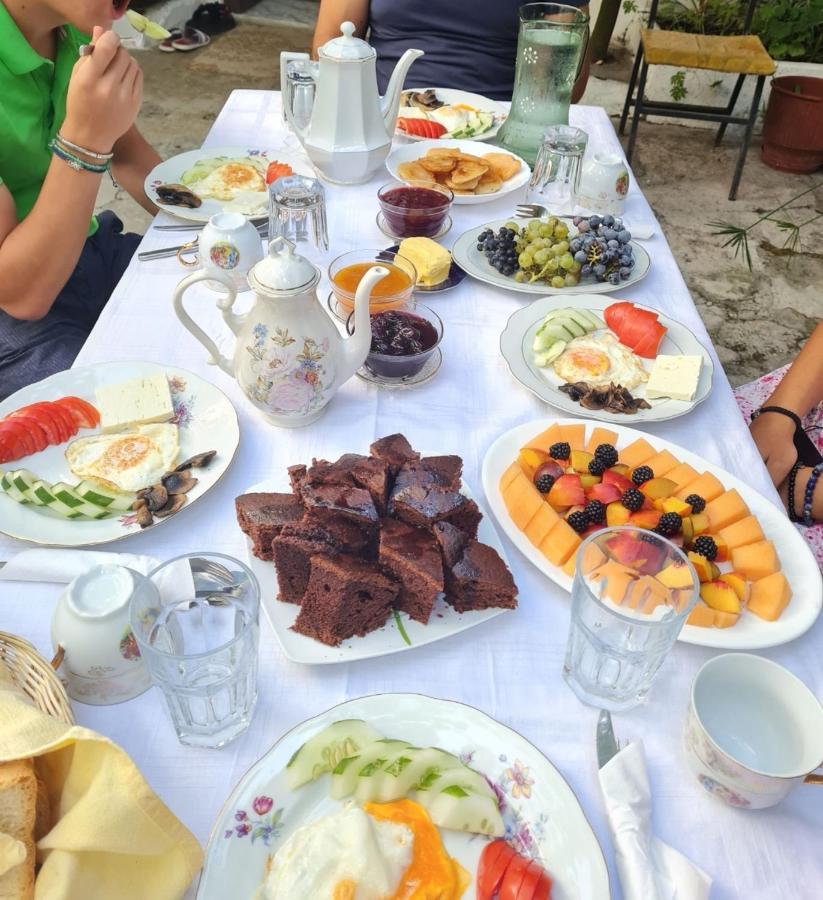 Vrenjo Guesthouse Gjirokastra Kültér fotó