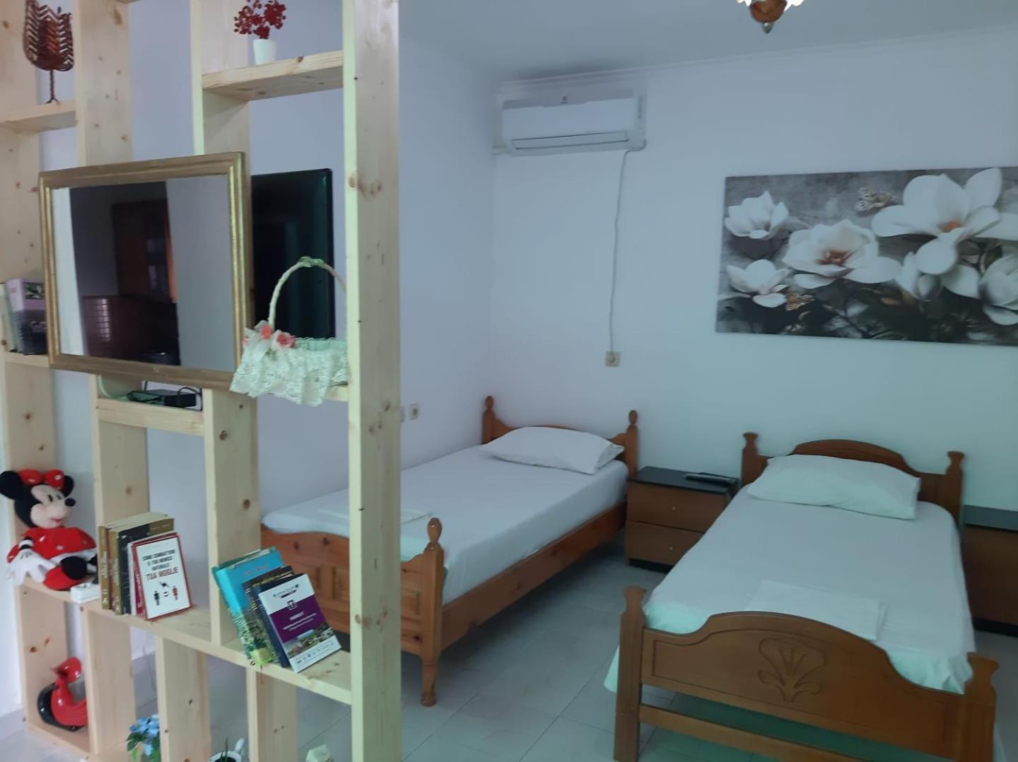 Vrenjo Guesthouse Gjirokastra Kültér fotó