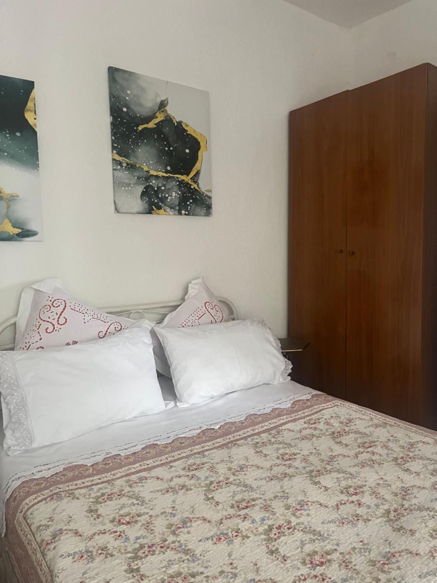 Vrenjo Guesthouse Gjirokastra Kültér fotó