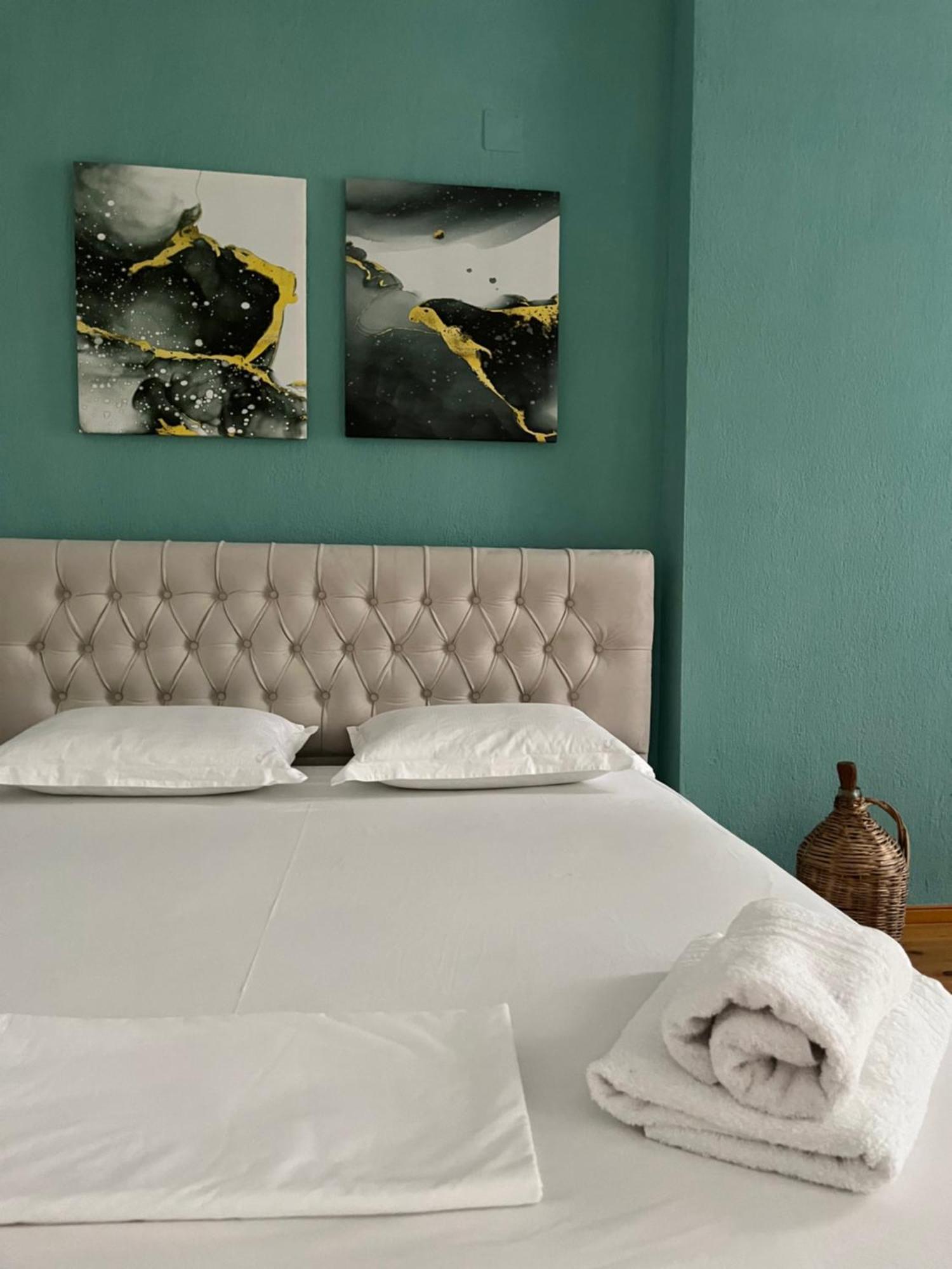 Vrenjo Guesthouse Gjirokastra Kültér fotó