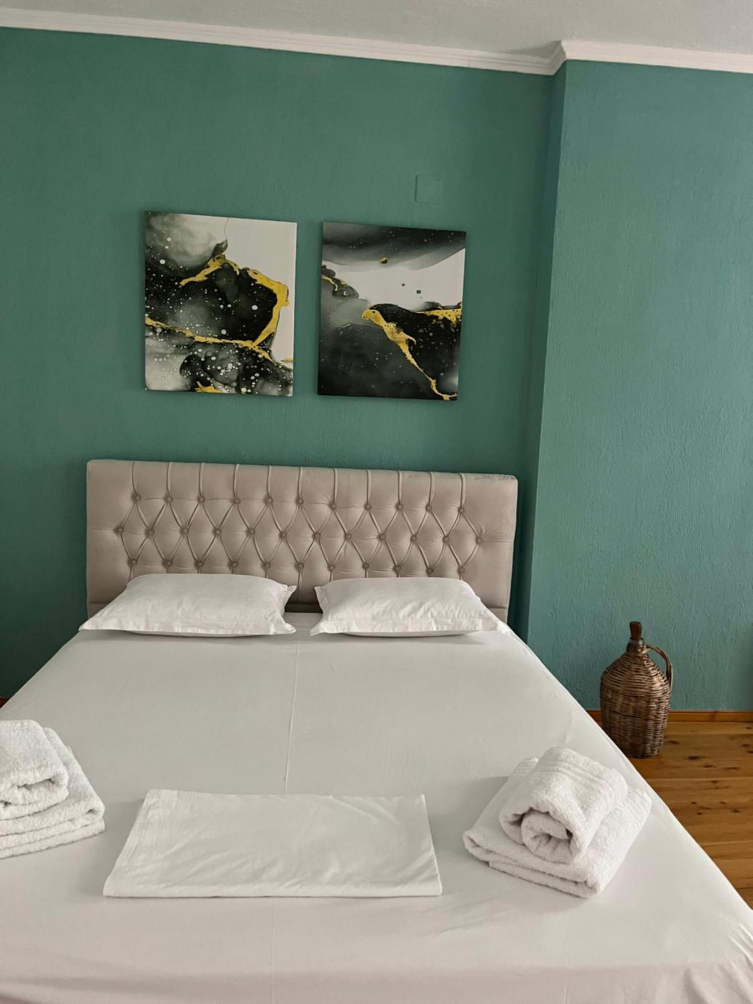 Vrenjo Guesthouse Gjirokastra Kültér fotó